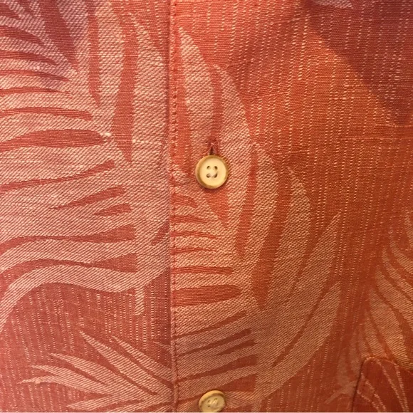 EUC Tasso Elba Island Tropical Palm Embossed Hawaiian Shirt Salmon Wood Button A - Picture 4 of 5